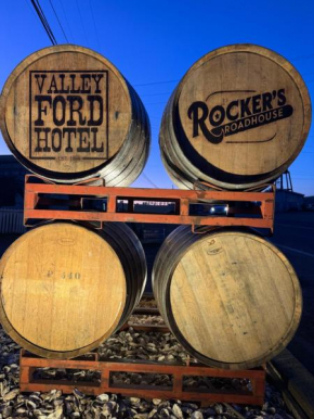 Valley Ford Hotel